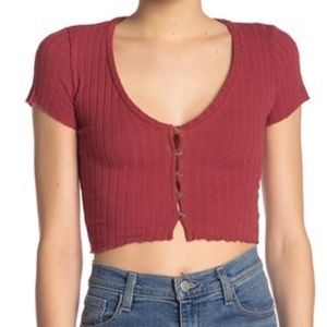 | Lettuce Trim Scoop Neck Cropped Tee |